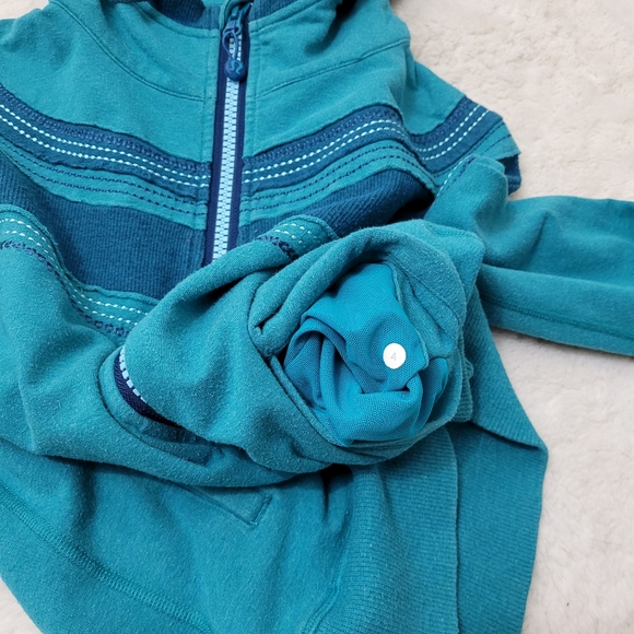 Vintage Lululemon turquoise sweater - Picture 6 of 10